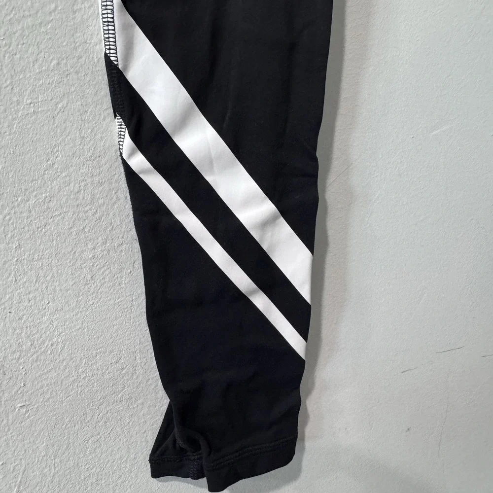 Tory Burch Sport Weightless Chevron Leggings Black‎ Womens Size M Key Pocket